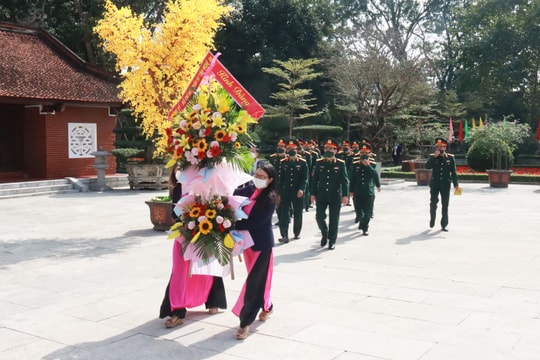 Đảng ủy Quân sự tỉnh dâng hương tưởng niệm Chủ tịch Hồ Chí Minh và các anh hùng liệt sĩ