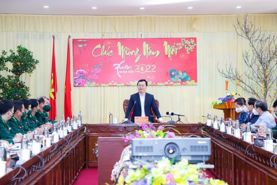 Chủ tịch UBND tỉnh Nguyễn Đức Trung chúc Tết, giao lưu với cán bộ, chiến sỹ trên tuyến biên giới