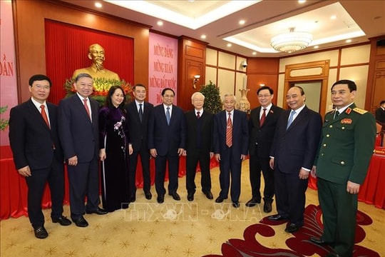 Tổng Bí thư chúc Tết lãnh đạo, nguyên lãnh đạo Đảng, Nhà nước, đồng bào, chiến sỹ cả nước