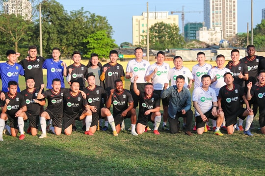 Văn Quyến và các cầu thủ SLNA gửi lời chúc mừng năm mới đến người hâm mộ