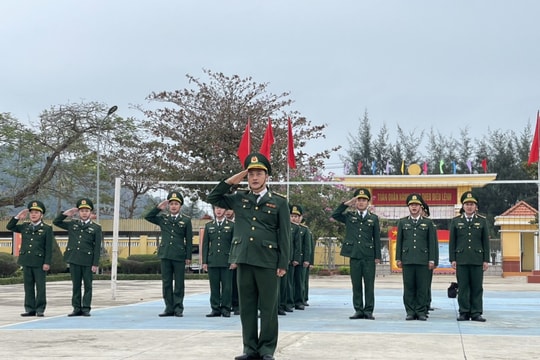 Thiêng liêng lễ chào cờ đầu năm ở Nghệ An