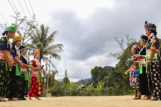 Người Mông ném pao vui Tết