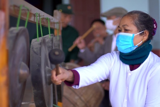 Rộn ràng tiếng cồng chiêng của bà con dân tộc Thổ mừng năm mới