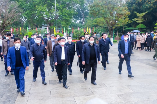 Thủ tướng Chính phủ Phạm Minh Chính dâng hương tại Khu Di tích Kim Liên