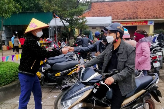 Nghệ An: Tiếp diễn tình trạng nâng giá vé giữ xe đầu năm