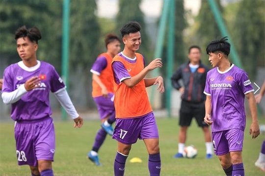 Tuyển U23 bắt đầu tập huấn tại Bình Dương; Lọt vào World Cup, đội tuyển nữ Việt Nam nhận thưởng lớn