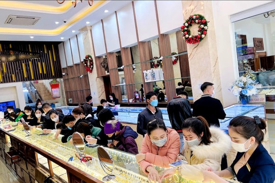Sáng 8/2, giá vàng ở Nghệ An tăng vọt, thị trường sát ngày Vía Thần Tài hết sức sôi động