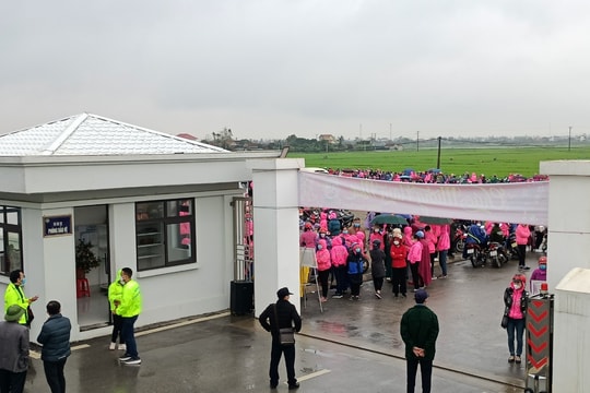 Sáng nay (9/2), Công nhân Công ty TNHH Viet Glory vẫn chưa quay lại làm việc