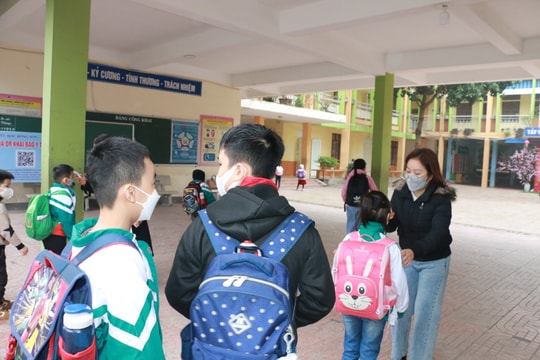 Học sinh từ lớp 1 đến lớp 6 của thành phố Vinh chuyển sang học trực tuyến từ chiều 9/2