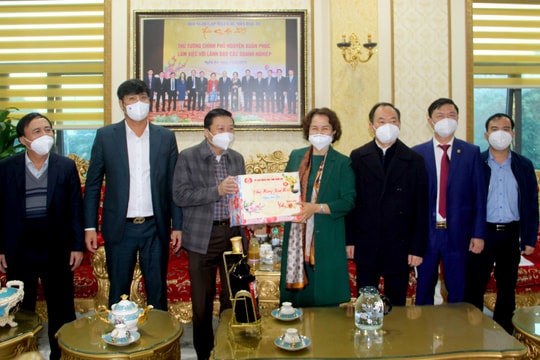 Lãnh đạo tỉnh chúc mừng năm mới các doanh nghiệp, nhà đầu tư ở Nghệ An