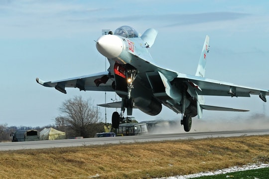 Sự vượt trội của máy bay Su-30 của Nga so với F-15 của Mỹ