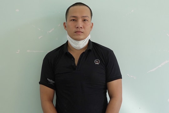 Bắt thanh niên tưới xăng định đốt công an