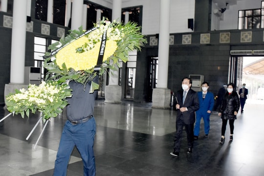 Đoàn đại biểu tỉnh Nghệ An viếng và dự lễ truy điệu nhạc sỹ Nguyễn Tài Tuệ