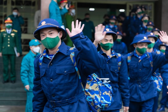 Khí thế, quyết tâm của các tân binh trong lễ giao nhận quân ở TP Vinh 