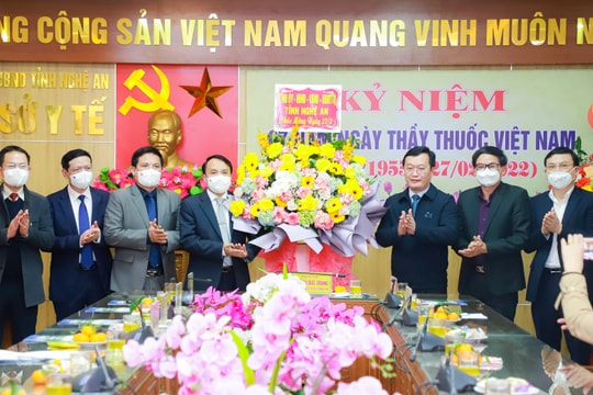 Chủ tịch UBND tỉnh thăm, chúc mừng ngày Thầy thuốc Việt Nam tại một số đơn vị