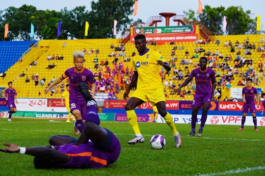 SLNA thắng Bình Dương ngày khai màn V.League