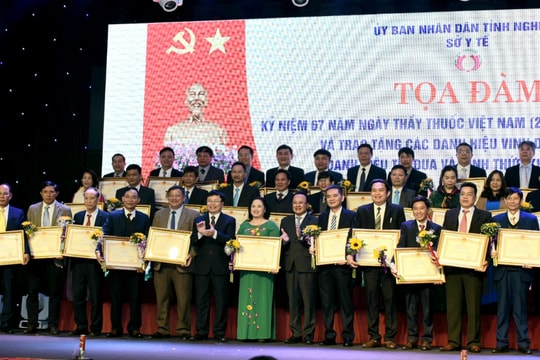 50 thầy thuốc Nghệ An được phong tặng danh hiệu Thầy thuốc ưu tú