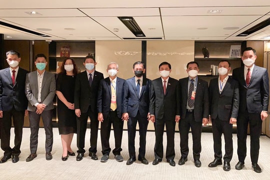 Bí thư Tỉnh ủy Thái Thanh Quý làm việc với lãnh đạo Tập đoàn Sembcorp tại Singapore