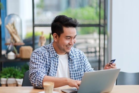 Đóng phí đúng hạn - cách bảo đảm quyền lợi cho người mua bảo hiểm trước rủi ro mùa dịch