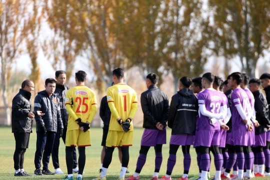 HLV Park Hang-seo sẽ dẫn dắt U23 Việt Nam đấu Trung Quốc; Tỷ phú Abramovich ra giá bán Chelsea