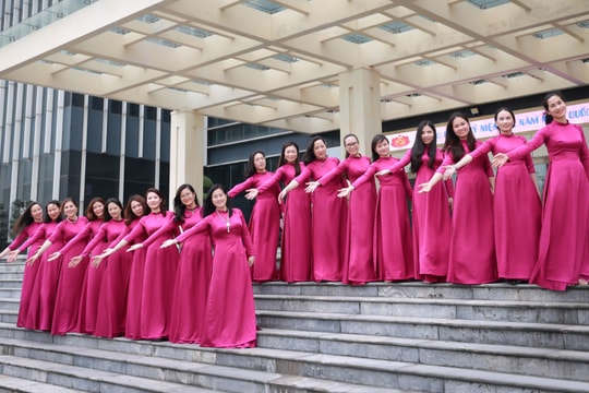 Phụ nữ Nghệ An duyên dáng trong tà áo dài truyền thống