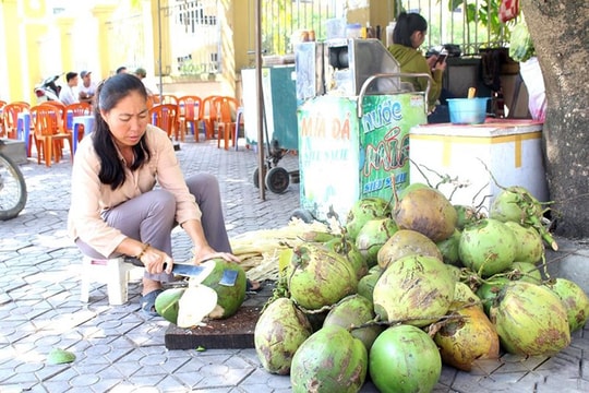 F0 có nên uống nước dừa?