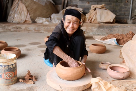 Những người giữ lửa nghề truyền thống 'làng nồi'