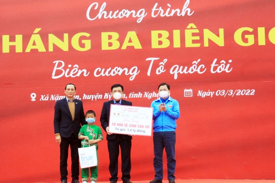 Chở yêu thương lên ngàn