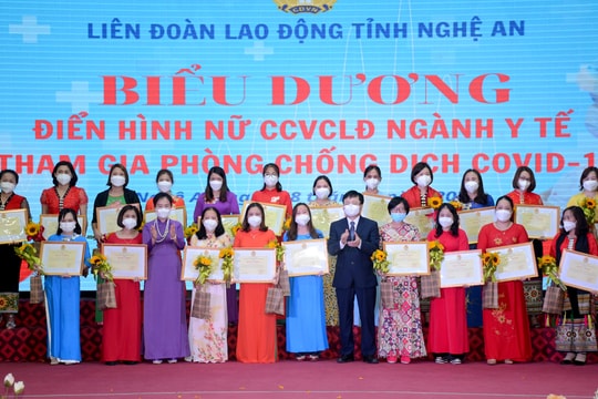 Biểu dương 77 nữ chiến sỹ áo trắng tiêu biểu trong công tác phòng, chống dịch Covid-19