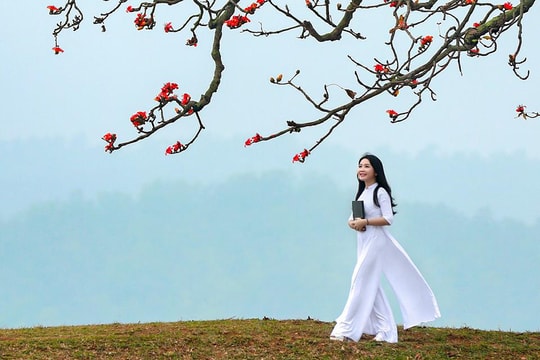 Bước chân tháng Ba