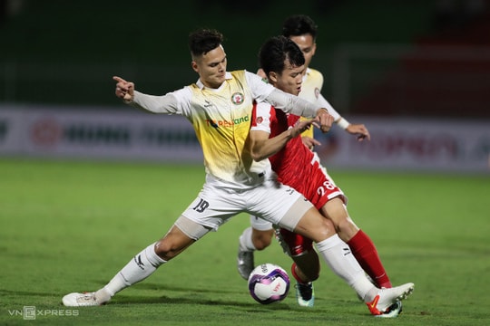 HLV Park lần đầu tiên gọi trung vệ Việt kiều lên tuyển; Bùi Tiến Dũng lỡ trận đối đầu Công Phượng