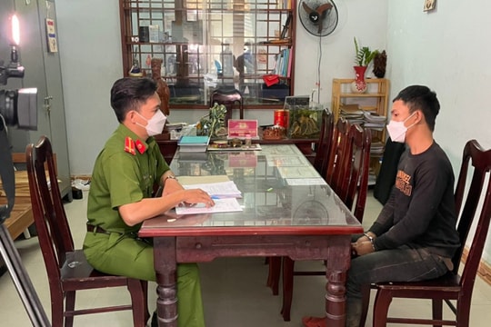 Đâm đồng nghiệp rồi cướp tài sản vì không cho mượn tiền