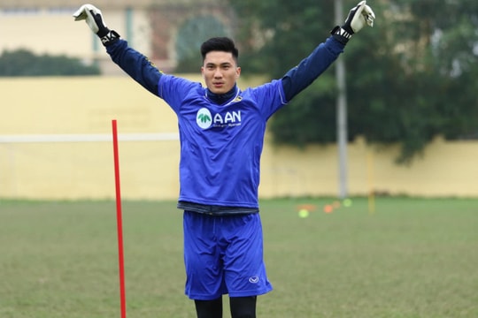 Thủ môn Nguyễn Văn Hoàng được triệu tập bổ sung lên ĐT Việt Nam để thay thế Tấn Trường