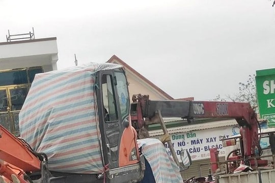 Tạm giữ tài xế vụ xe tải lao vào nhà dân gây chết người ở Quỳ Hợp