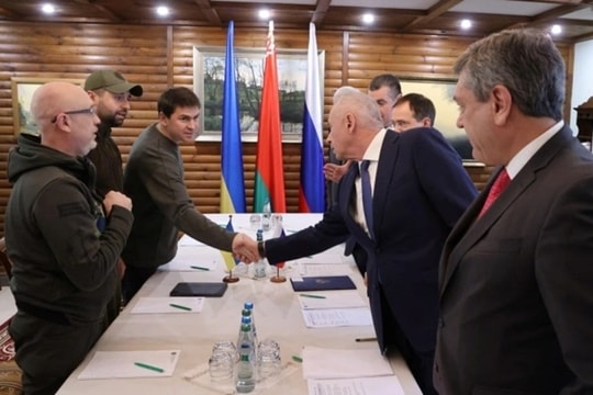 Trợ lý Tổng thống Nga: Đàm phán Nga-Ukraine đang diễn ra hàng ngày