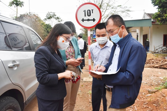 Đoàn Đại biểu Quốc hội tỉnh giám sát việc thực hành tiết kiệm, chống lãng phí tại Quỳ Hợp