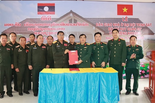 Bộ CHQS tỉnh bàn giao nhà ở cho Đại đội Trinh sát tỉnh Xiêng Khoảng (Lào)