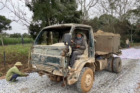 'Ra đường sợ nhất công nông' -  xe trộn bê tông tự chế