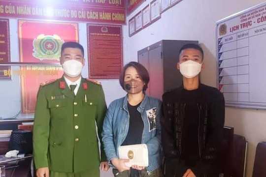Nam thanh niên nhặt được tiền, giao cho công an trả lại người mất