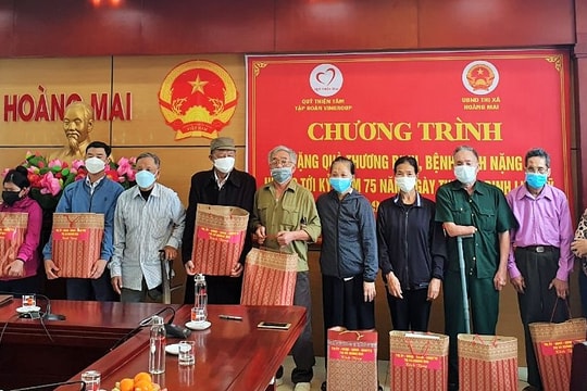 Quỹ Thiện Tâm trao quà cho các thương, bệnh binh nặng ở Hoàng Mai