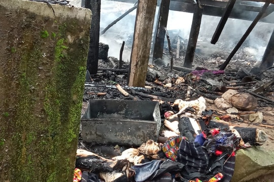 Hỏa hoạn thiêu rụi căn nhà và tài sản của người dân do bất cẩn trong đun nấu