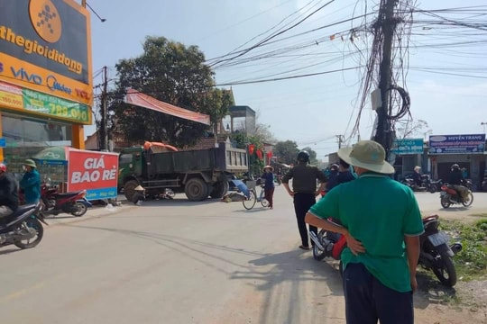 Quỳnh Lưu: Một phụ nữ bị xe tải tông tử vong khi qua ngã tư đoạn xã Quỳnh Bảng 
