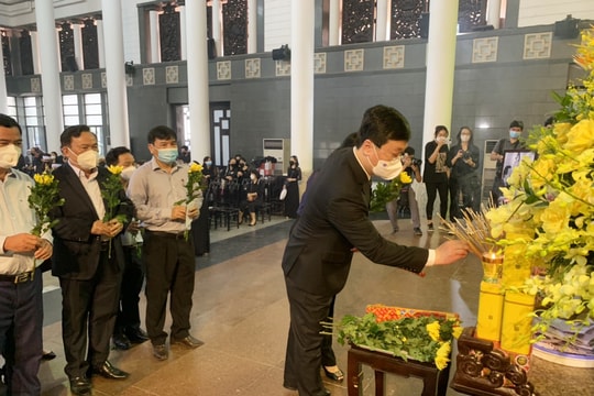 Đoàn đại biểu tỉnh Nghệ An viếng nhạc sỹ Hồng Đăng