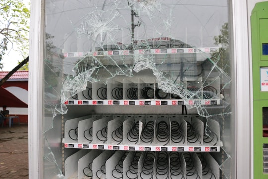 Điều tra, xử lý các đối tượng đập phá máy bán hàng tự động tại TP Vinh