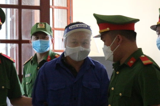 Nửa đêm lái ô tô đi trộm két sắt chiếm đoạt hơn nửa tỷ đồng