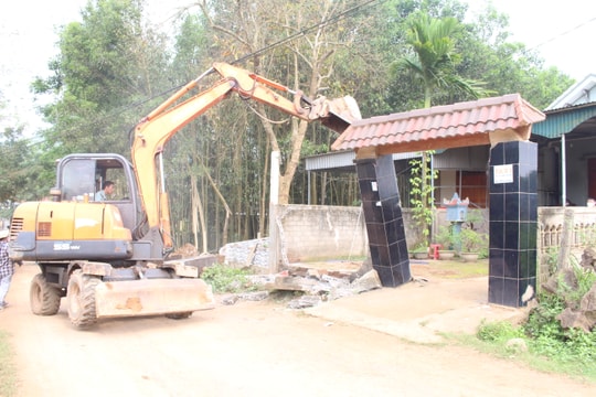 Xóm đồng bào dân tộc thiểu số ở Nghĩa Đàn tiên phong hiến đất mở đường 