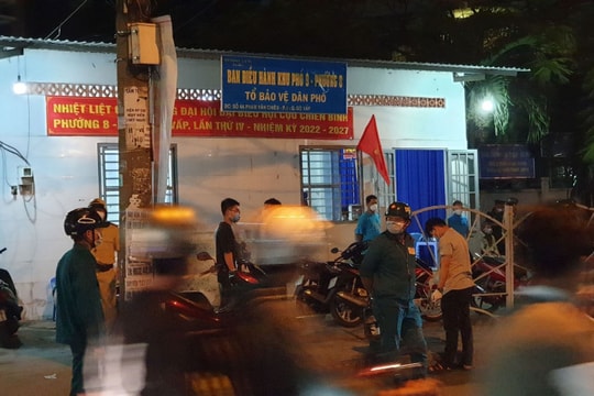 Mâu thuẫn khi đến đón con, người đàn ông bị đâm tử vong trước cổng trường