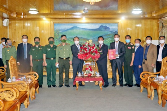 Đoàn công tác tỉnh Nghệ An thăm, chúc Tết cổ truyền Bunpimay tỉnh Hủa Phăn (CHDCND Lào)