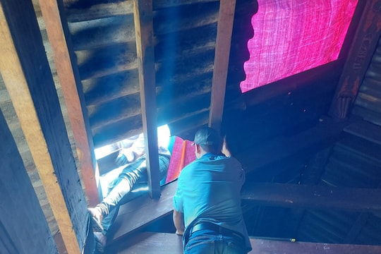 Mỏ đá nổ mìn làm 2 người dân bị thương, hàng chục ngôi nhà hư hỏng