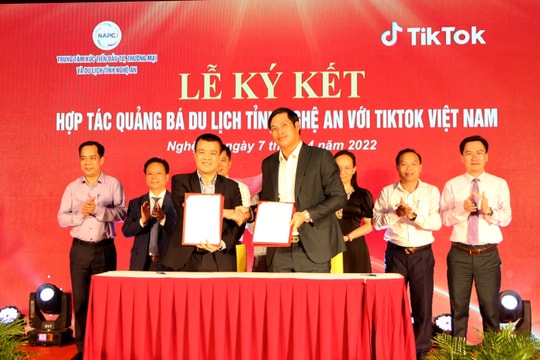 Talk show 'Cửa Lò - Tinh hoa của biển' mở đầu cho lễ hội du lịch Cửa  Lò 